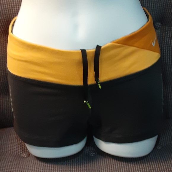 NIKE SUSTAINABLE MATERIALS DRI-FIT SHORTS - Picture 2 of 5